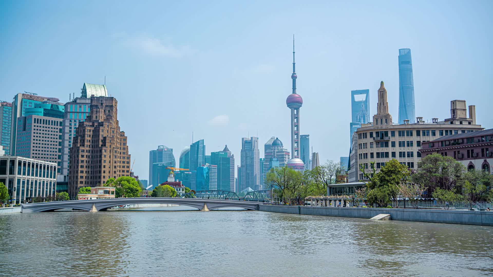 8k延时上海四川路桥拍摄东方明珠建筑视频的预览图