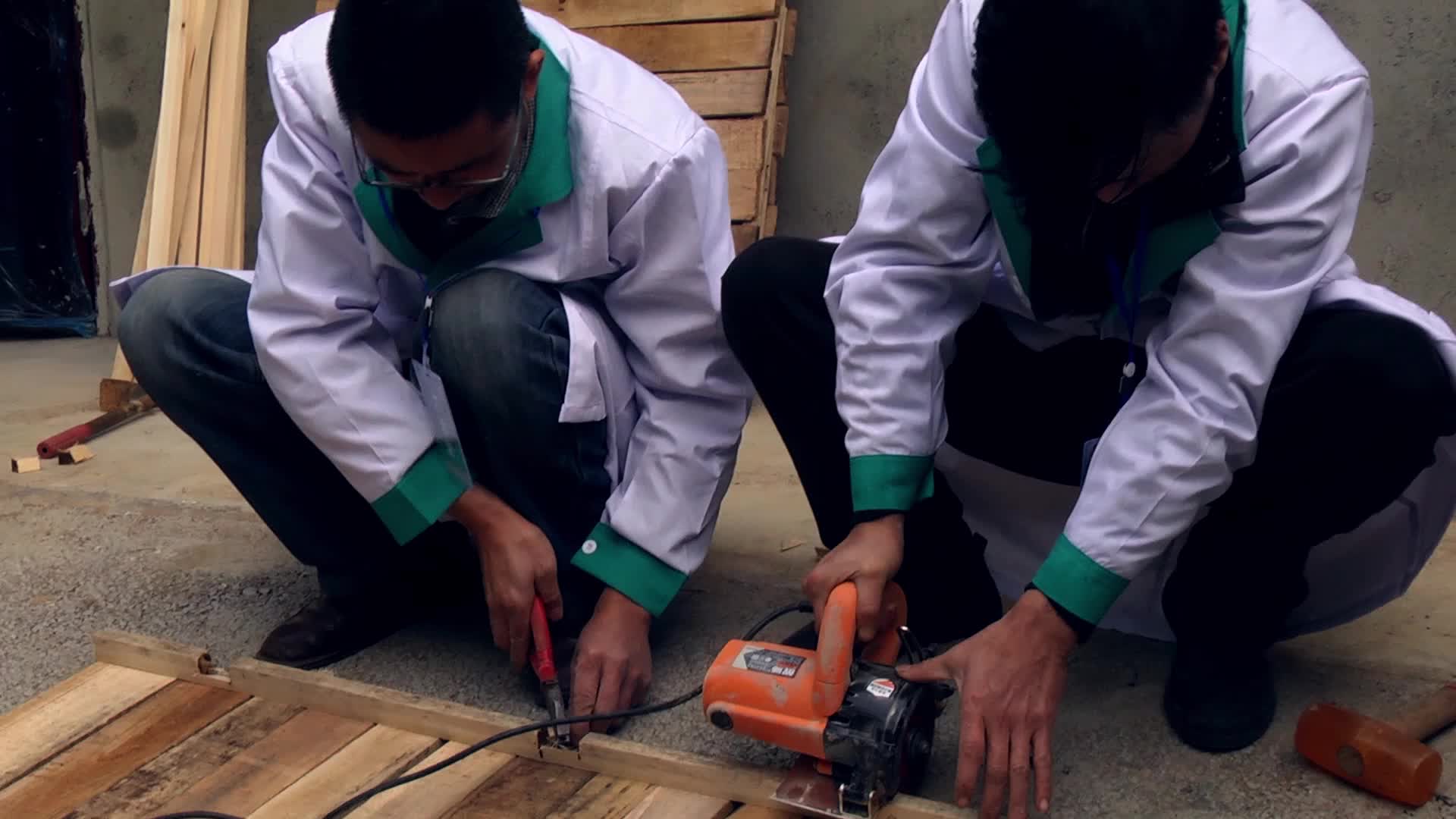 木工厂房建设养殖笼子制作视频的预览图