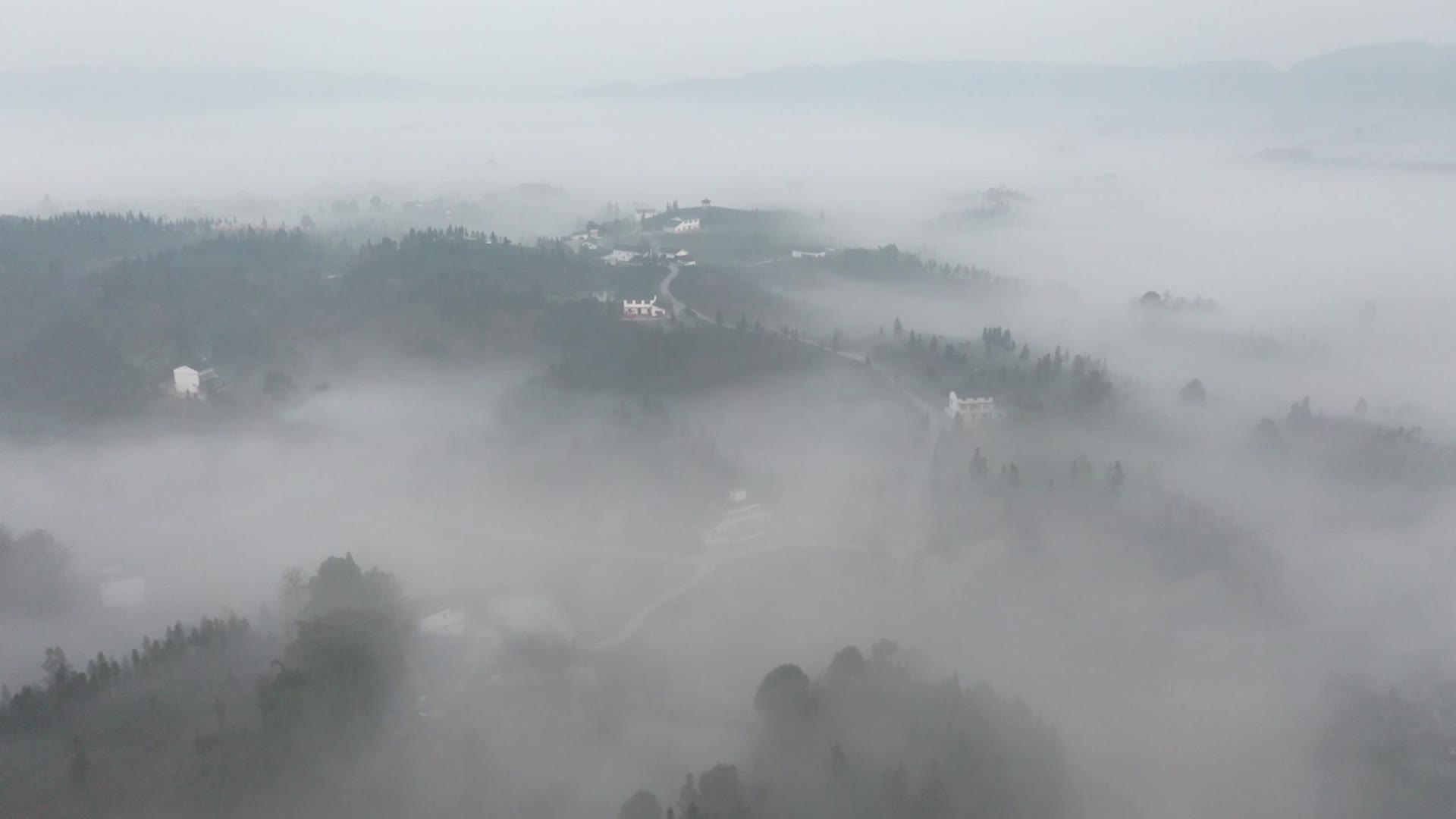 乡村大山晨雾航拍高清素材乡村振兴视频的预览图