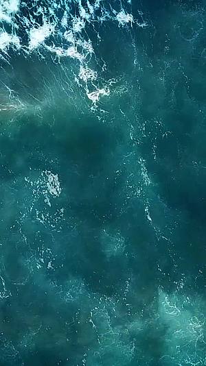 循环海浪航拍海洋视频视频的预览图