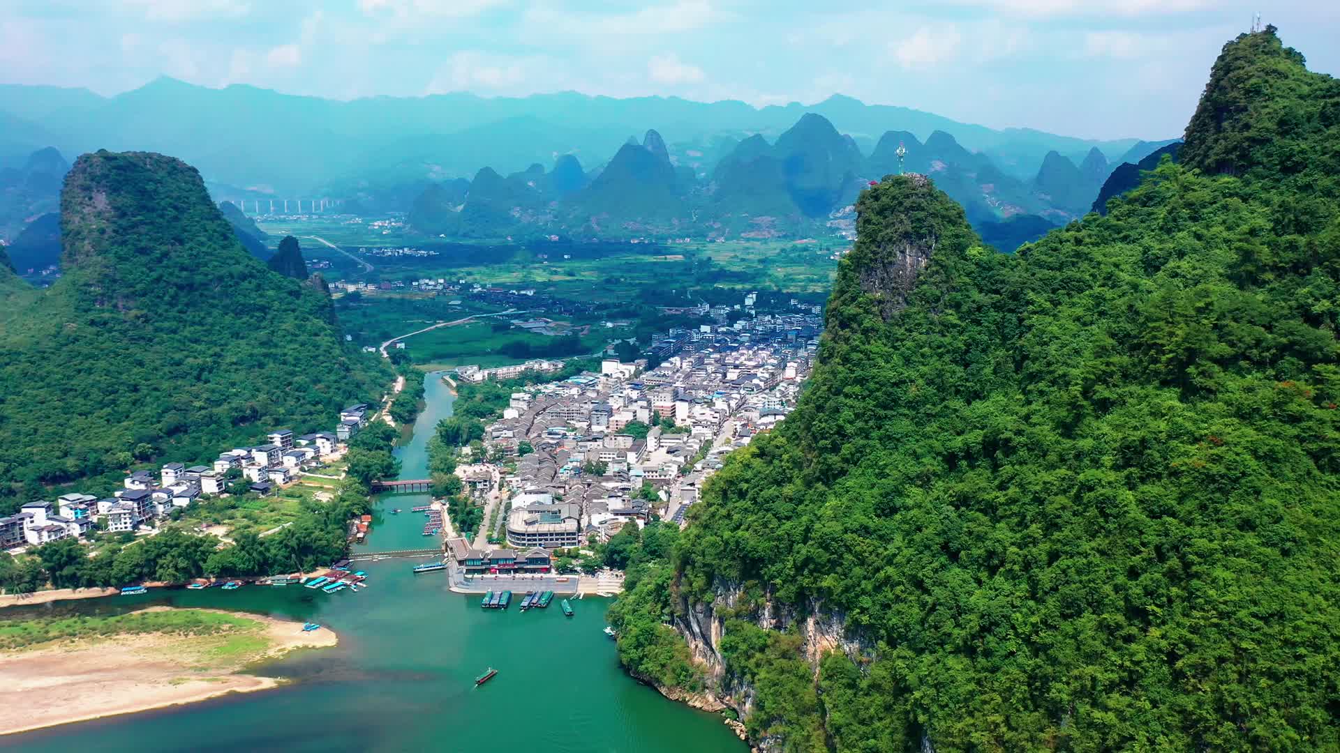 4k广西桂林山水风景航拍视频的预览图