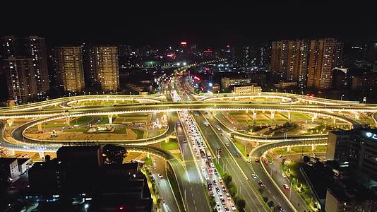 4K航拍南宁夜晚清川大桥灯光视频的预览图