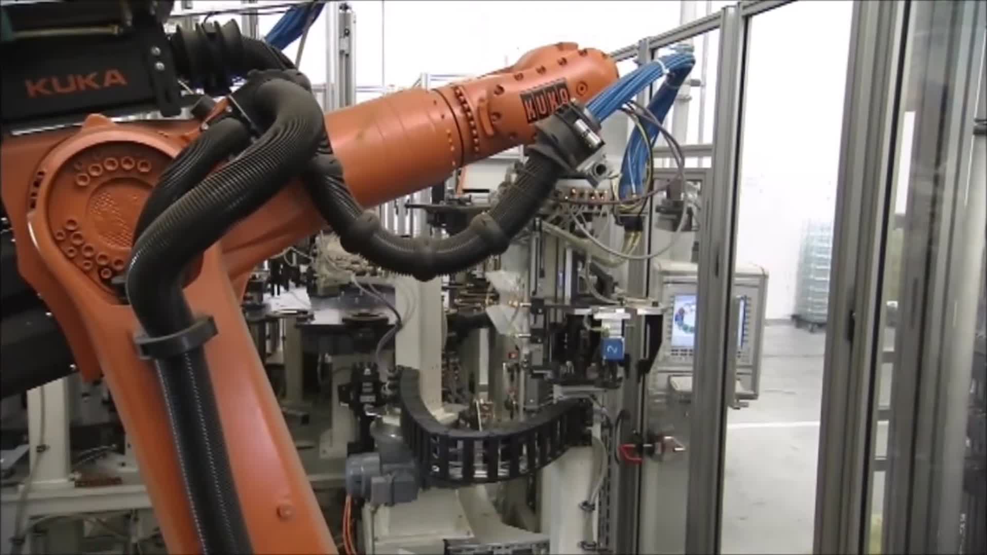 智能化生产线工业制造车间工人流水线视频视频的预览图