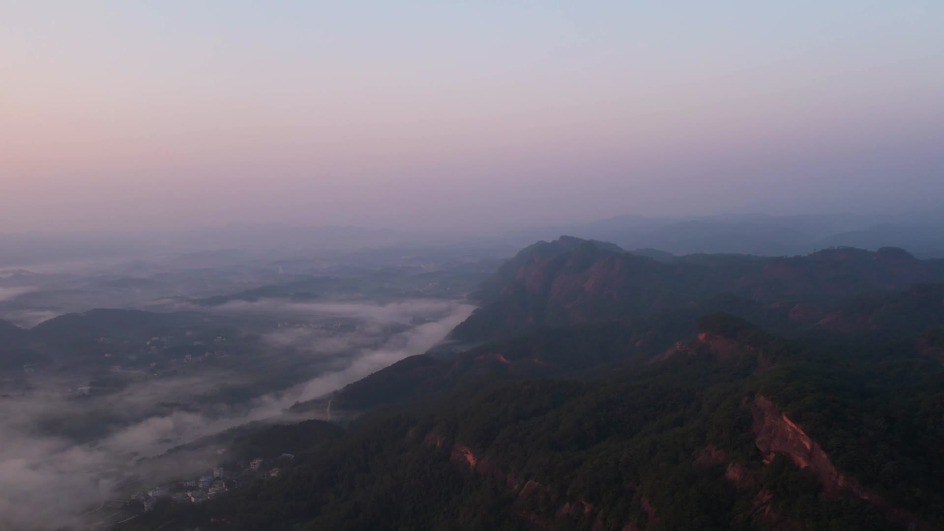 4K航拍日照梧州石表山一镜到底视频的预览图