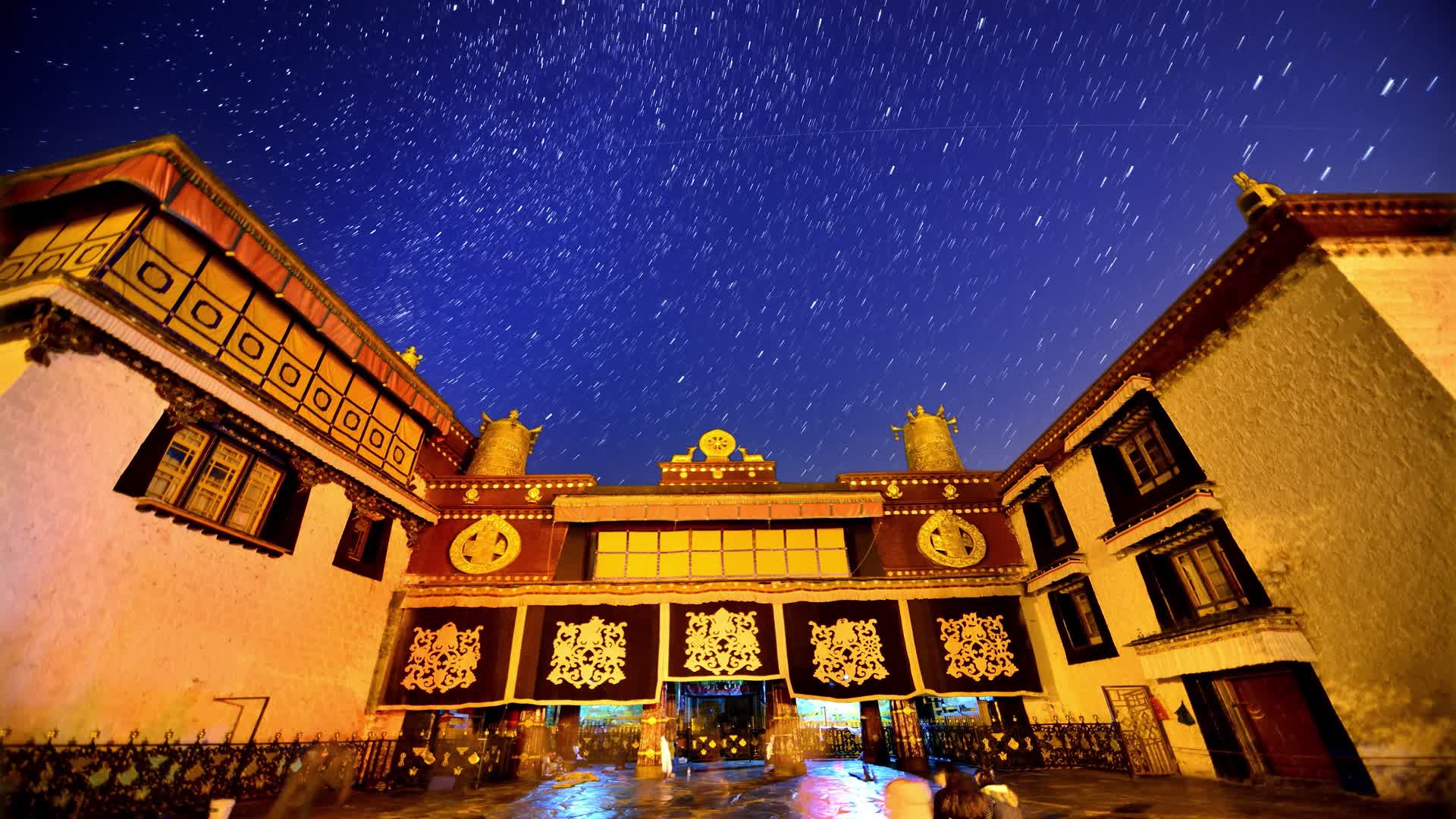 西藏拉萨大昭寺星空延时视频的预览图