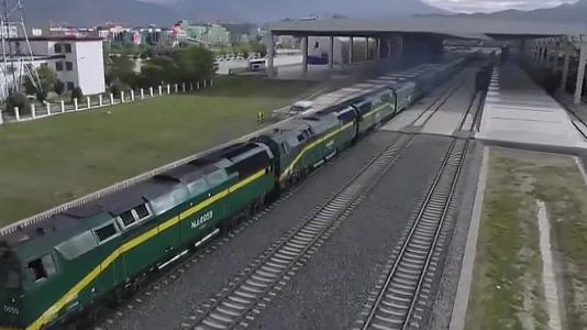 实拍青藏铁路经济发展交通运输视频视频的预览图