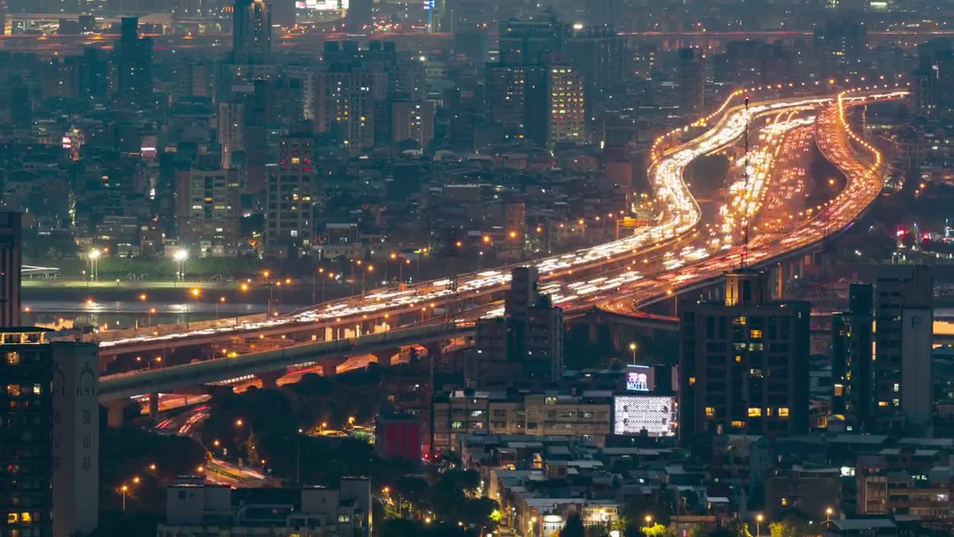 公路城市的光迹视频的预览图