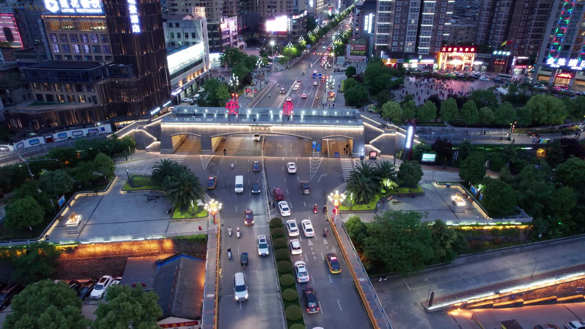 4K陕西安康城市夜景车流交通航拍视频视频的预览图