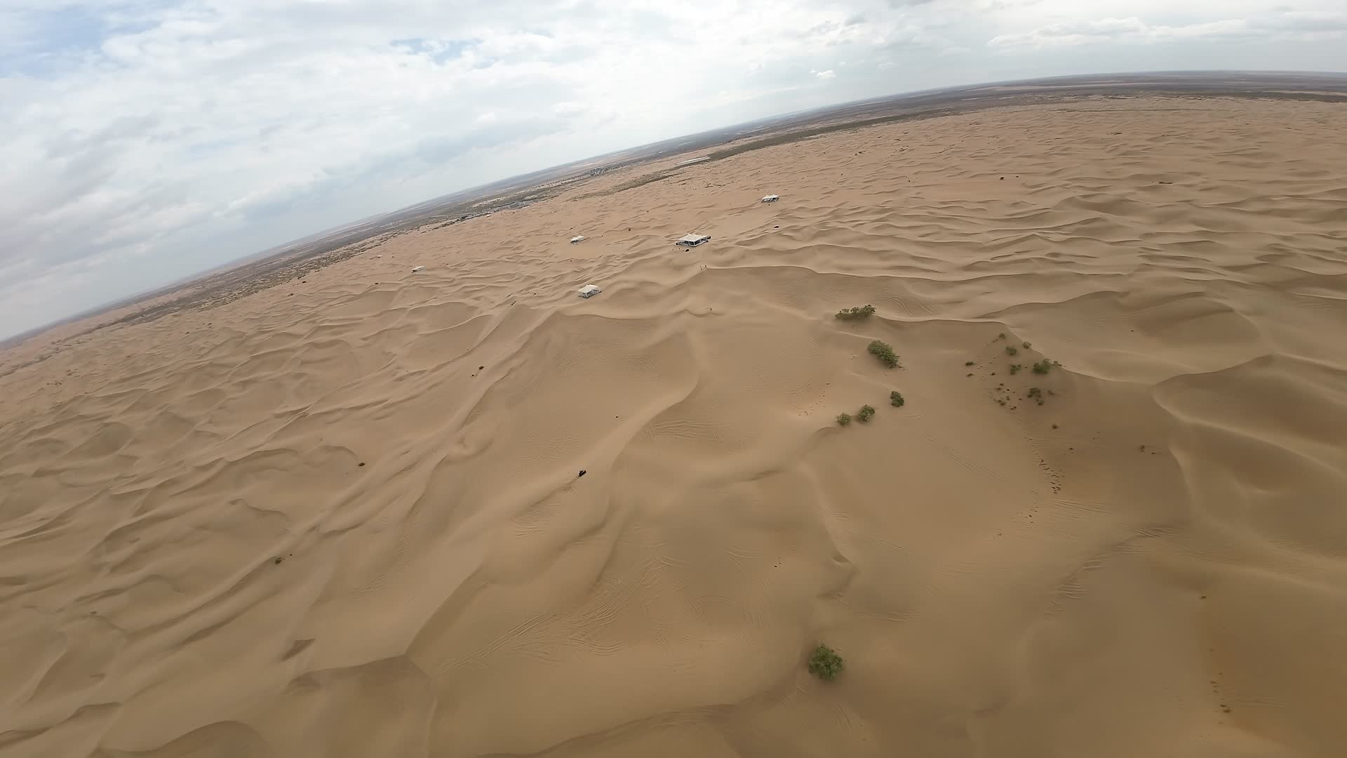 实景航拍沙漠视频的预览图