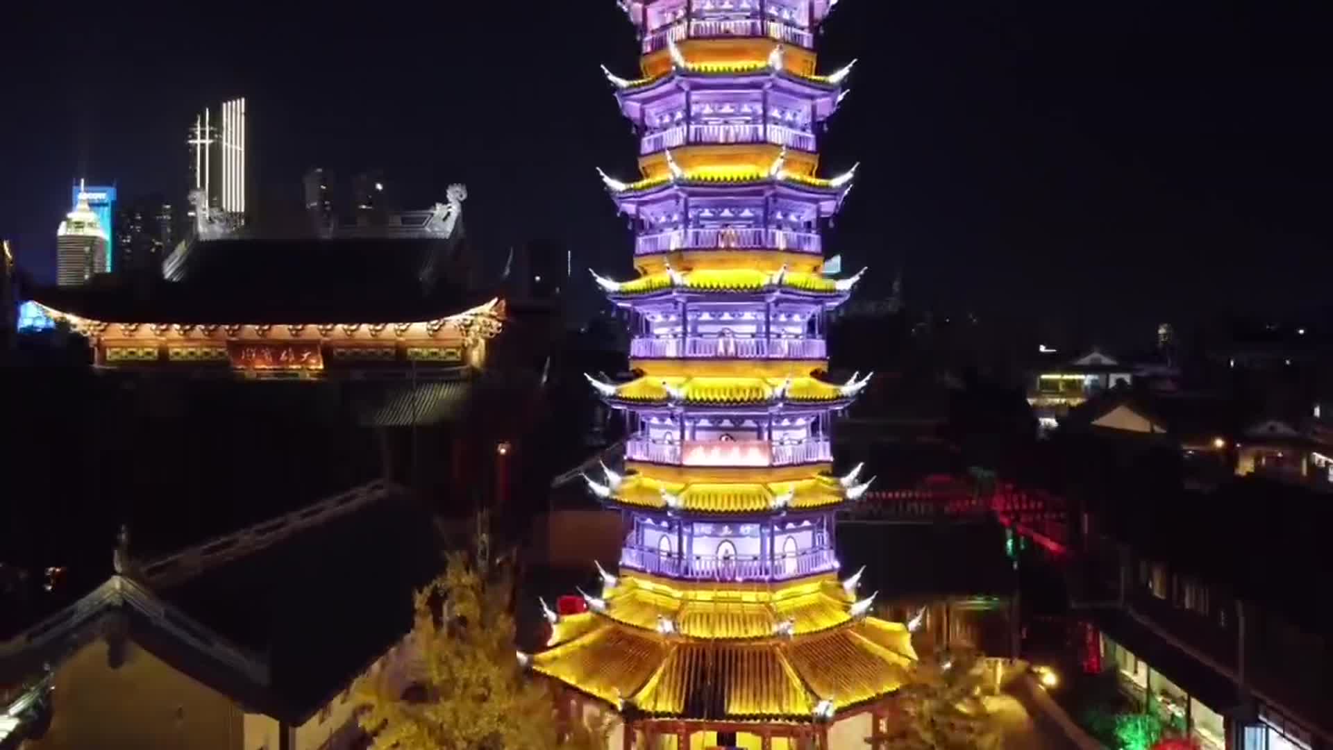 无锡南禅寺夜景航拍视频的预览图