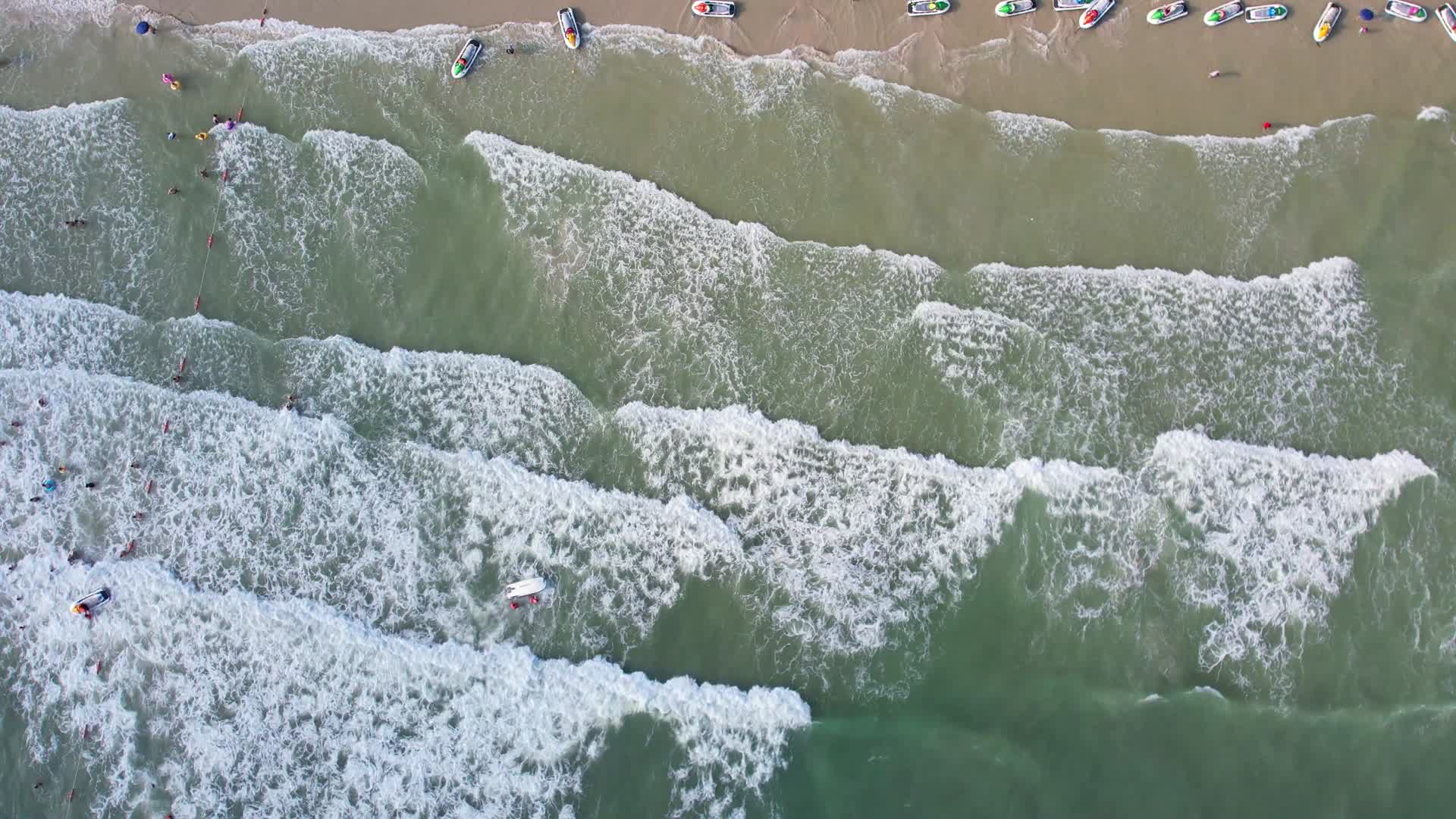 海浪航拍视频的预览图