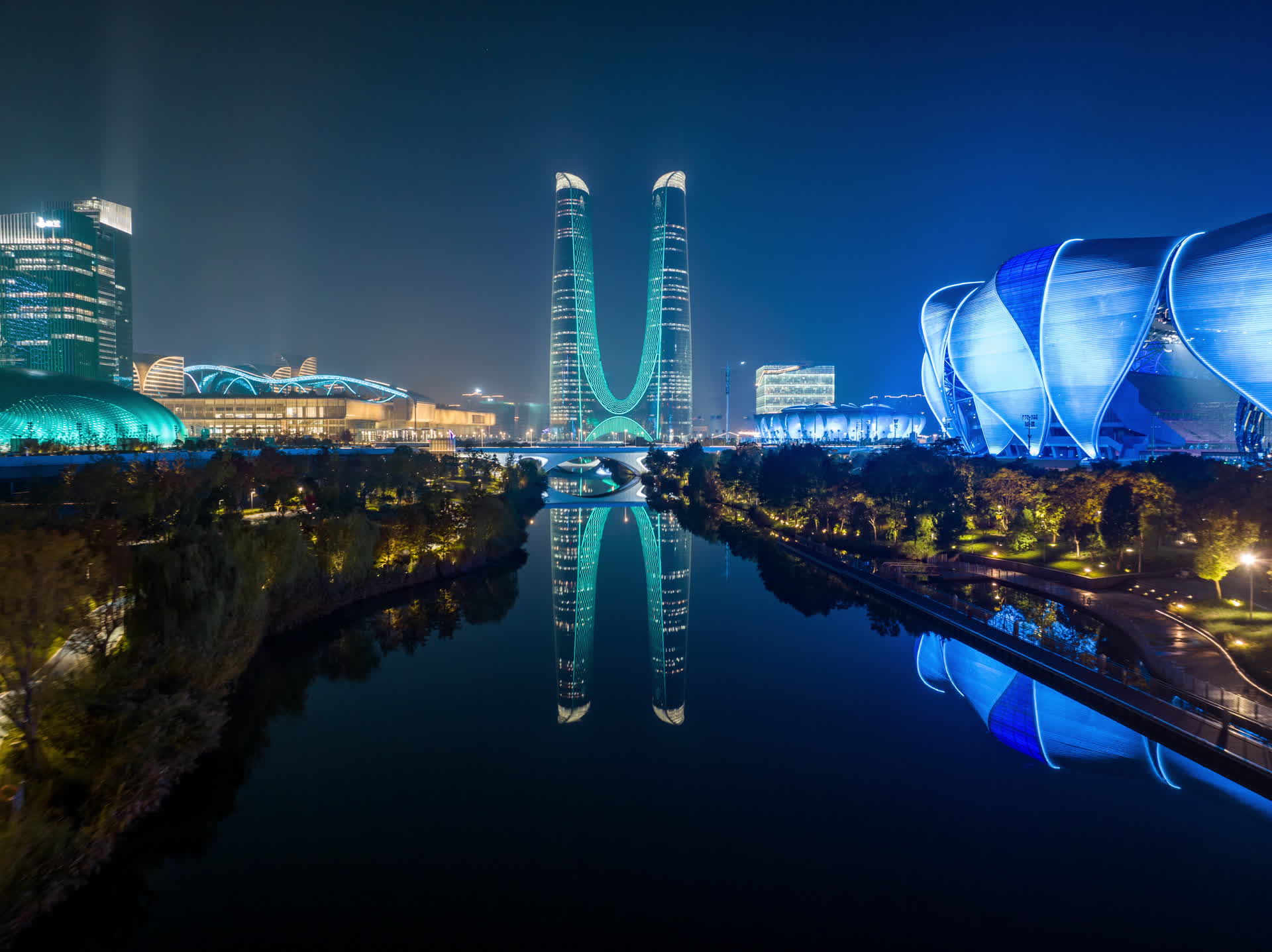 航拍杭州奥体中心夜景延时视频的预览图