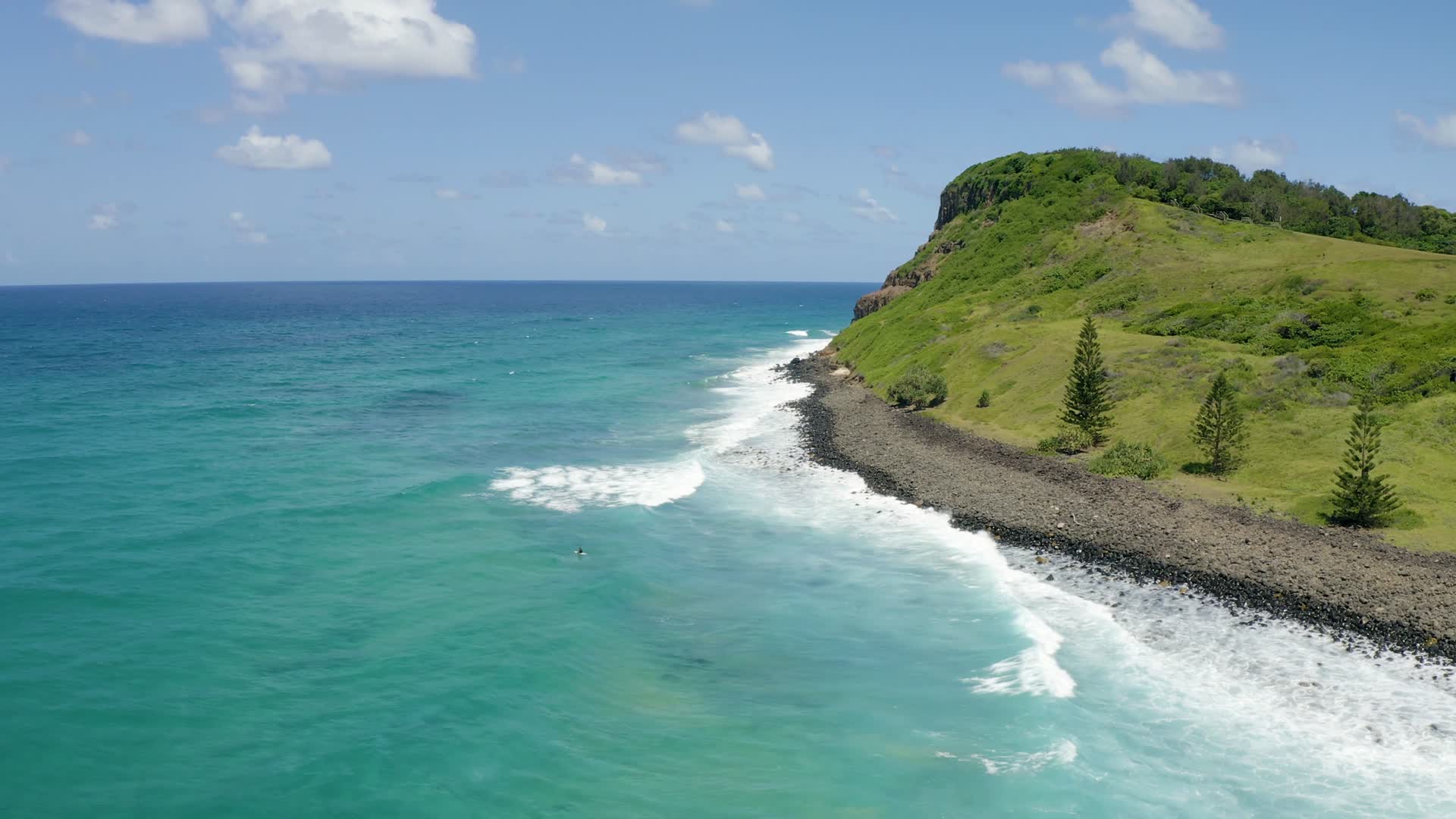 海岸波浪风景秀丽的自然景观视频的预览图