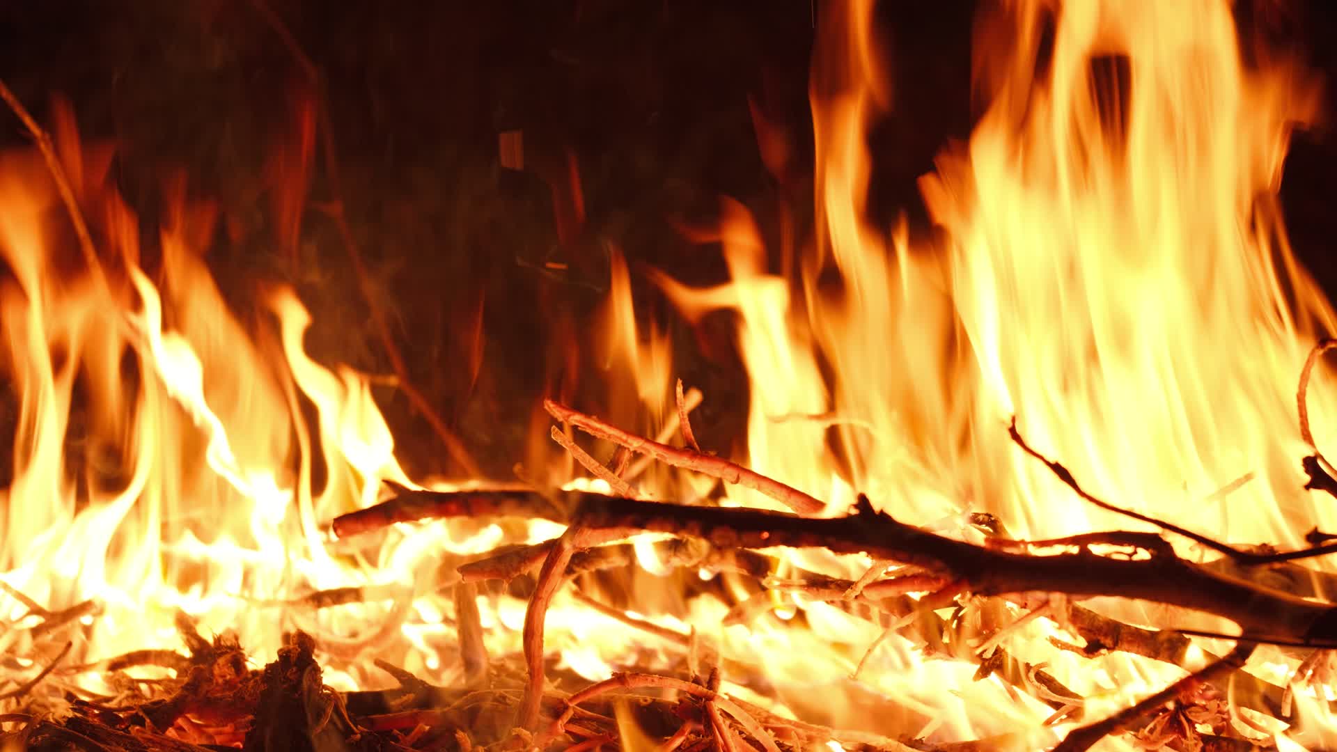 森林大火焰山火烈火焚烧秸秆秸秆禁烧视频的预览图