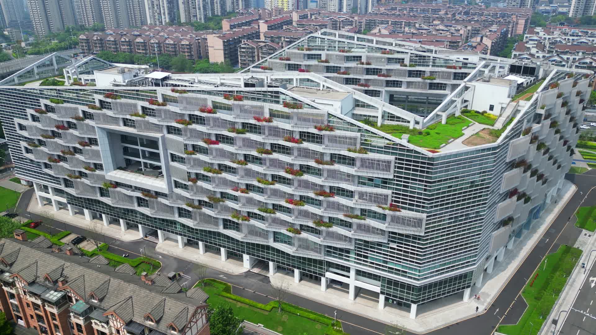 4K重庆数字大厦航拍重庆九龙坡高新区视频的预览图