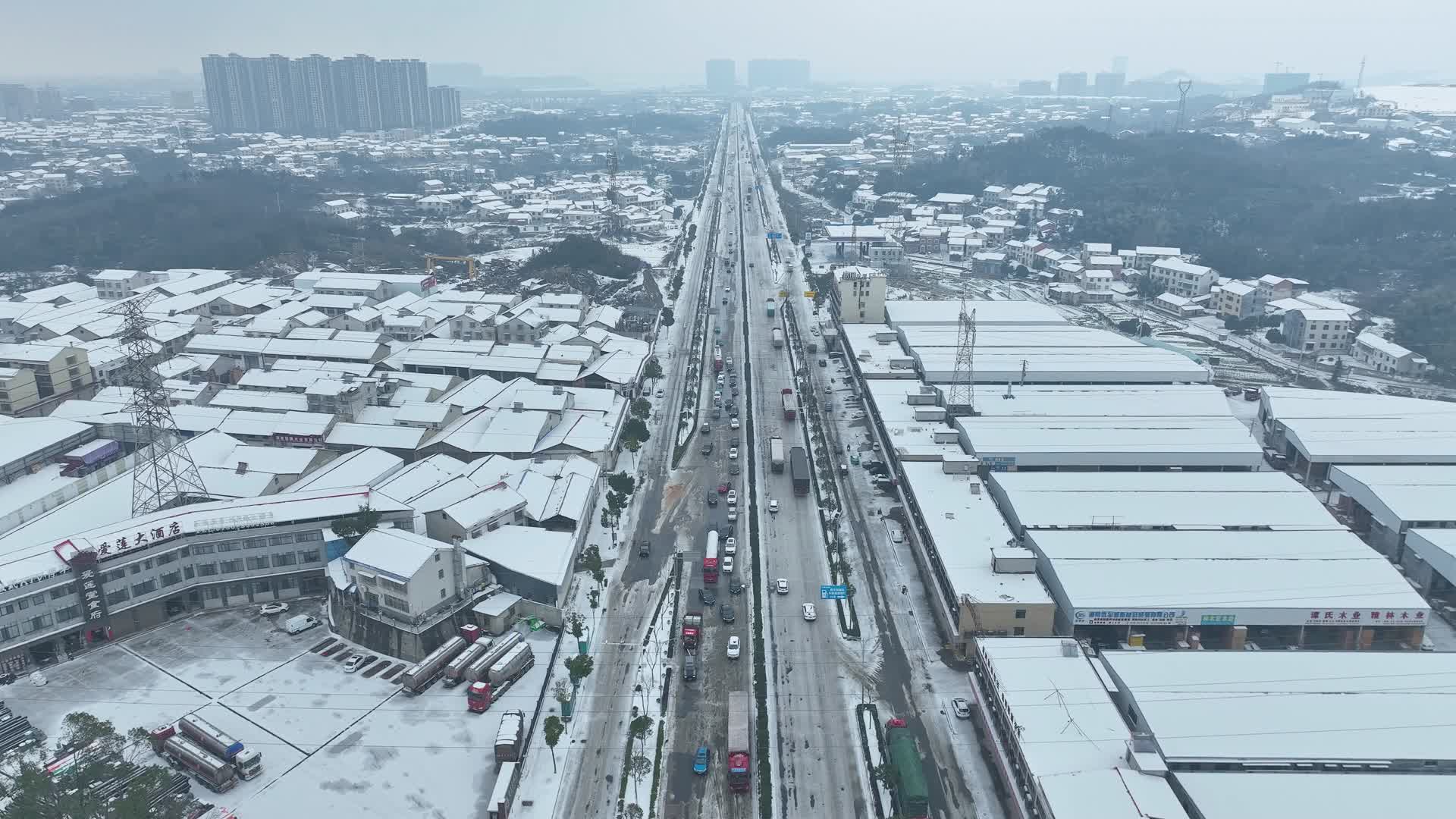 雪景交通航拍视频的预览图