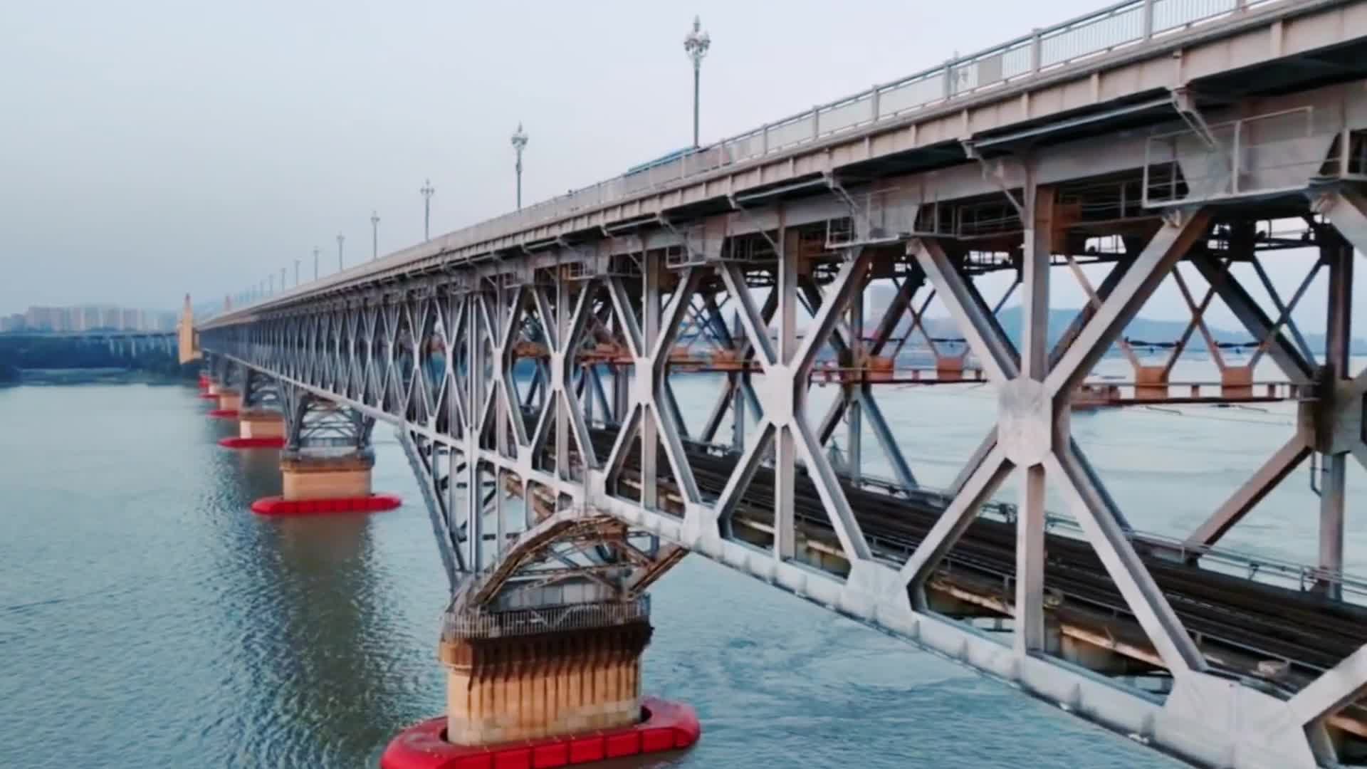 航拍南京长江大桥视频的预览图