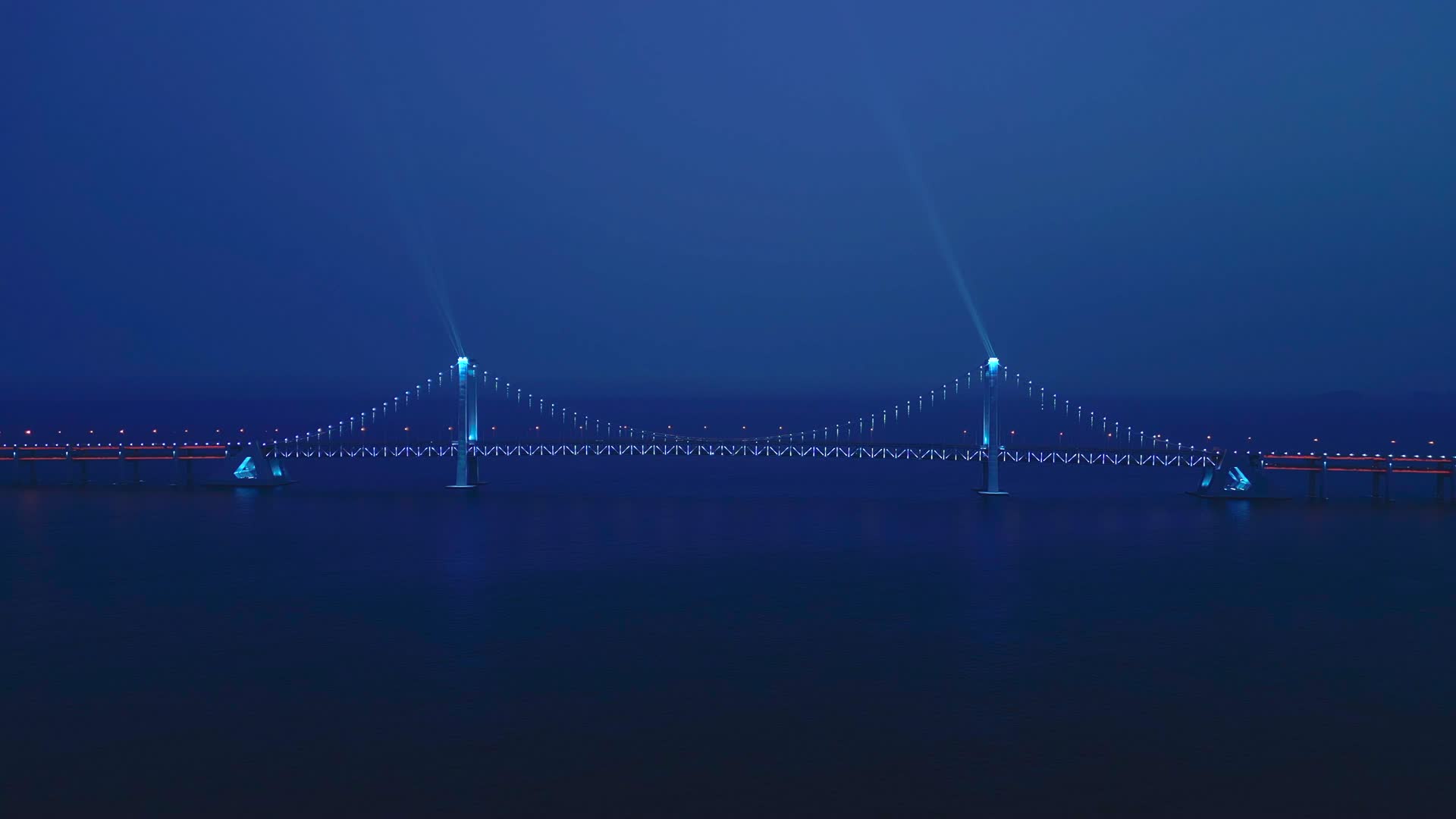 大连星海湾大桥夜景航拍4K视频的预览图