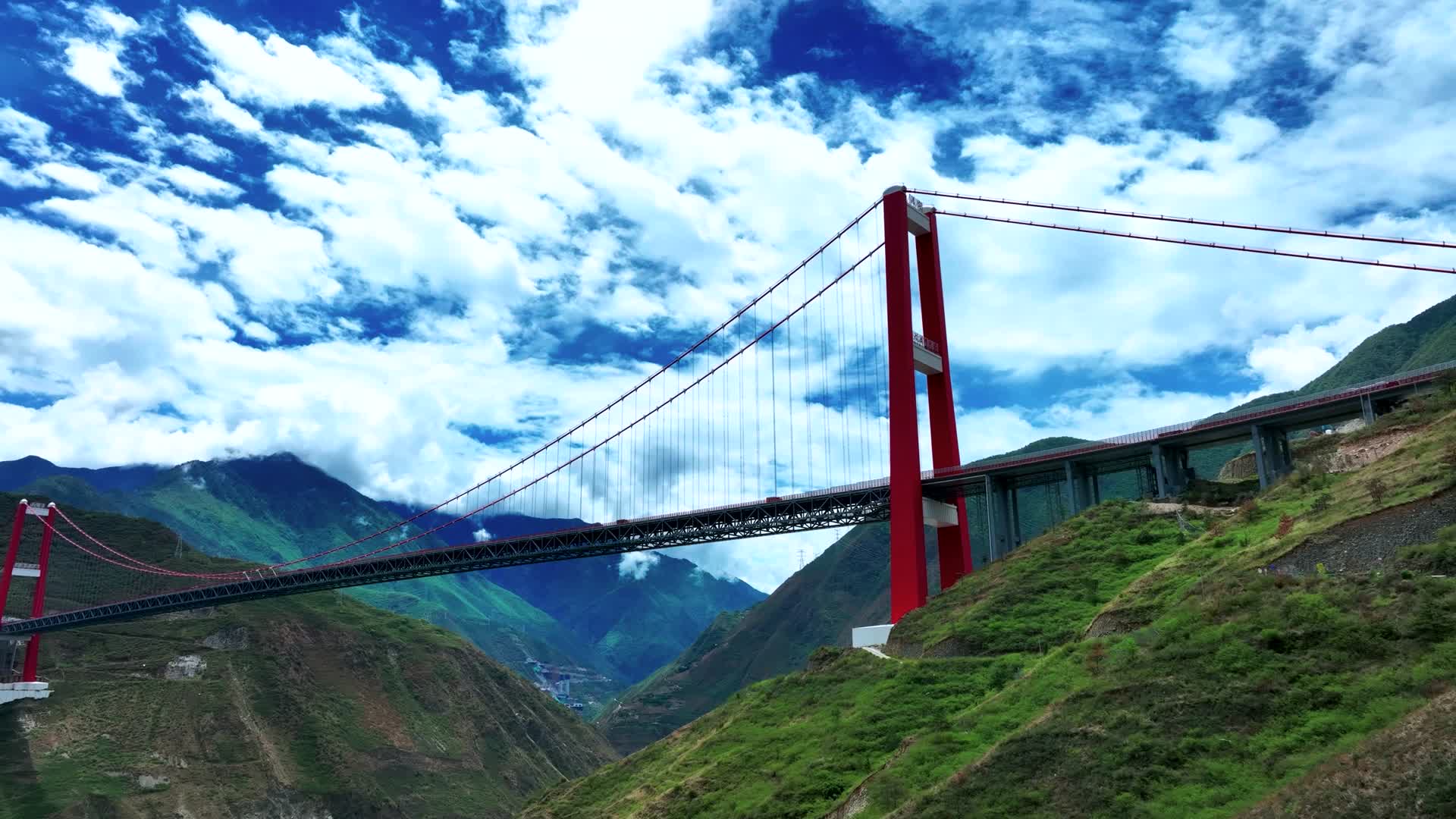 4K航拍四川甘孜泸定县泸定桥自然美景视频的预览图