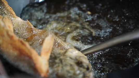 干烧鱼美食制作视频的预览图