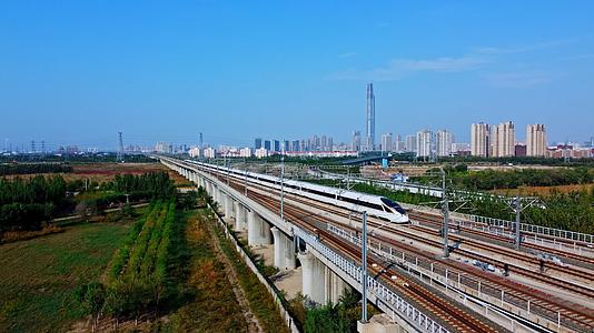 国家基建高铁线路航拍摄影天津南站4k高清视频的预览图