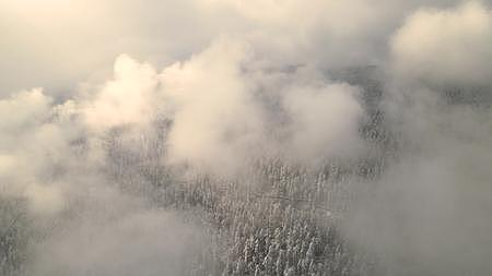 四川瓦屋山冬季航拍风光视频的预览图