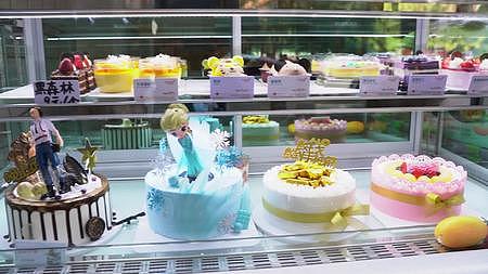 蛋糕面包水果蛋糕收银台生日蛋糕视频的预览图