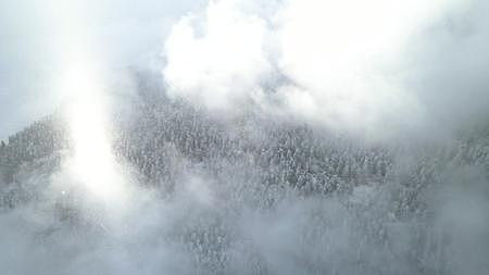 航拍四川瓦屋山冬季视频的预览图