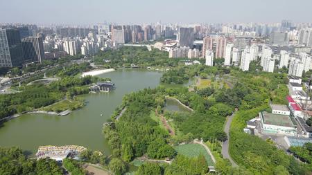上海大宁郁金香公园4K航拍原视频的预览图