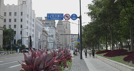 上海南京东路路牌特写8K实拍原视频的预览图