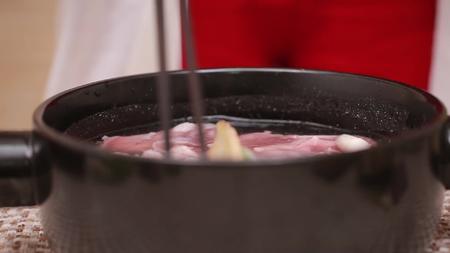 砂锅葱姜炖牛肉视频的预览图