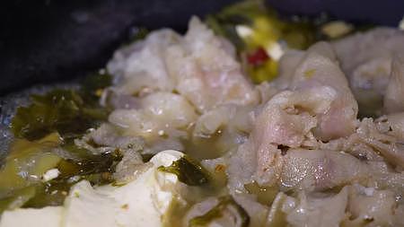 镜头合集酸菜鱼煮粉丝涮火锅做饭美食视频的预览图
