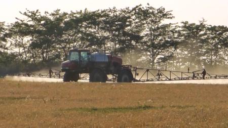 农用机械洒水视频的预览图