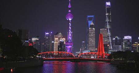 上海外白渡桥夜景车流空镜意境8K实拍视频的预览图