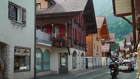瑞士木雕小镇布里恩茨风景视频的预览图