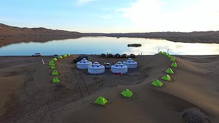 沙漠徒步旅行帐篷视频的预览图