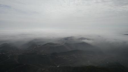 无人机实拍大山云海视频的预览图
