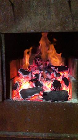 燃烧的木柴火焰4K视频的预览图