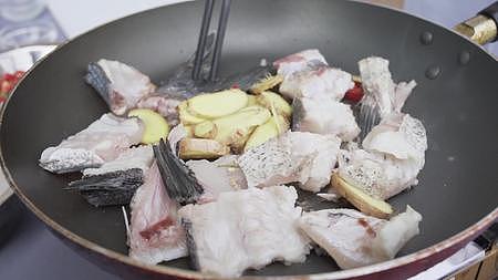 砂锅鱼头汤视频的预览图
