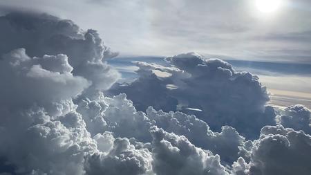 飞机上的云层大朵云层蓝天白云视频的预览图