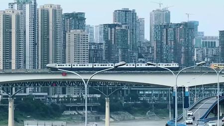 重庆山城交通地形轻轨地铁列车视频的预览图