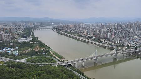 陕西安康城区航拍视频的预览图