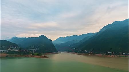 8K长江三峡巫峡口日转夜延时视频视频的预览图