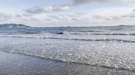 三亚的海浪真的很美内心宁静很大气视频的预览图