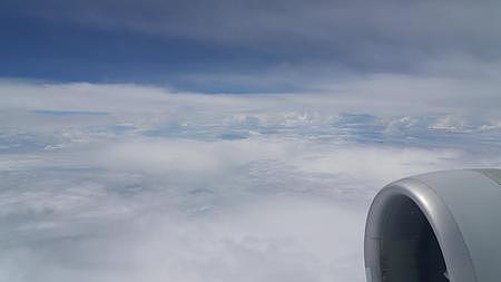 4K实拍飞机上看云视频的预览图