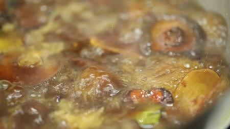 镜头合集炖煮卤肉红烧肉视频的预览图