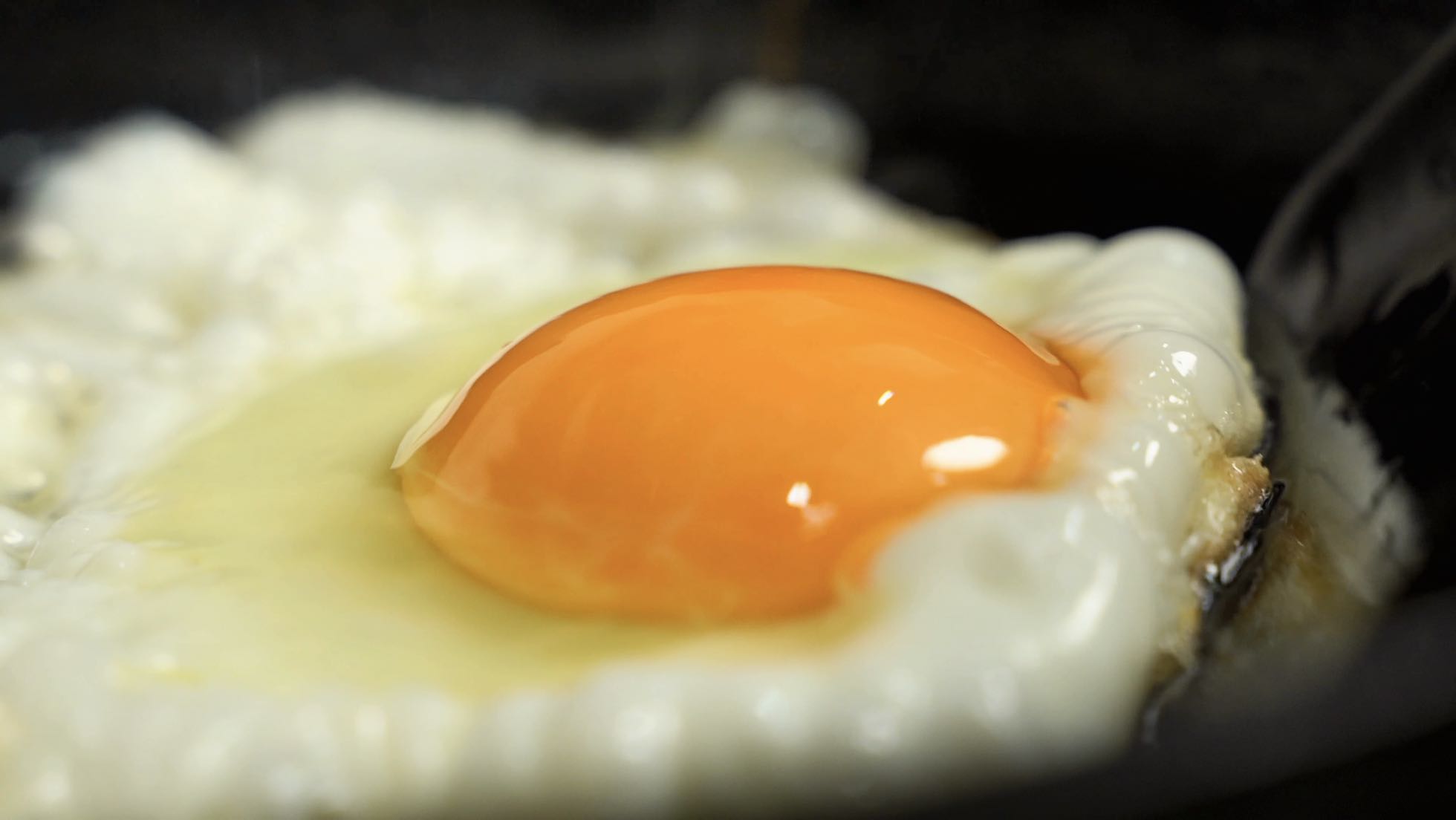 营养早餐煎鸡蛋4K视频的预览图