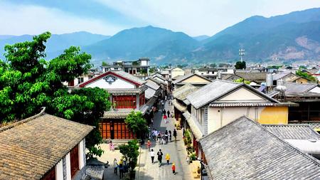 具有白族建筑特色的千年古镇云南喜洲古城4K航拍视频视频的预览图