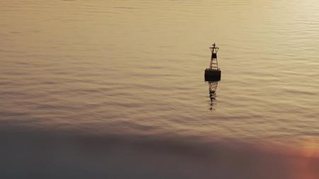 夕阳下的钱塘江面与浮标视频的预览图