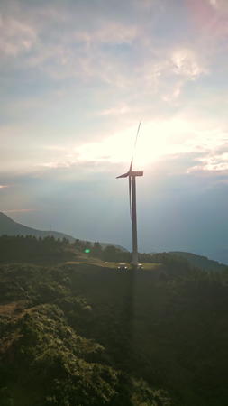 航拍美丽乡村风力发电场视频的预览图